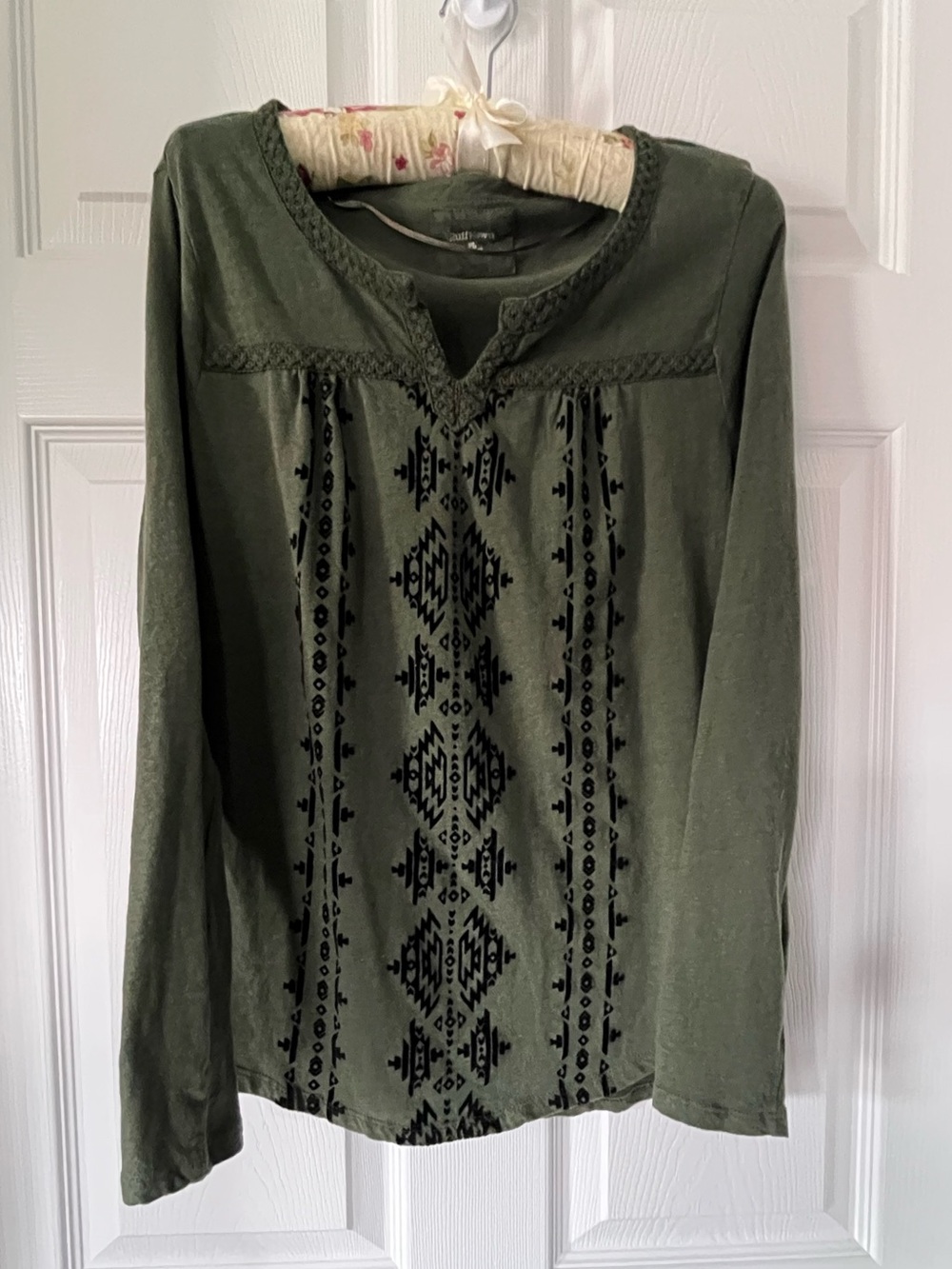 RuffHewn Long Sleeve Shirt 
Size: Large Petite 
Color: Green